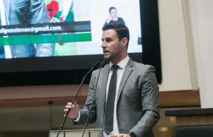 Assessor de deputado manda fazer urucubaca pra ferrar com outro deputado