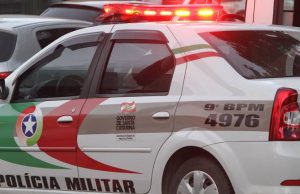 Homem armado rouba mercearia em Tubarão