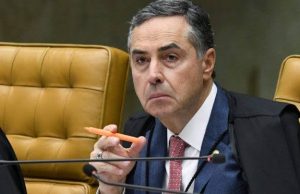 Ministro Luís Roberto Barroso vê ‘risco real’ de adiamento das eleições deste ano