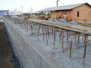Ponte sobre o rio Corrêa, em Tubarão, recebe concretagem das primeiras vigas