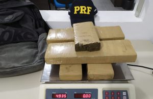 Dupla é presa com 5kg de maconha na BR-101 após fuga em alta velocidade