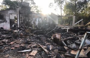 Família pede ajuda após perder casa em incêndio