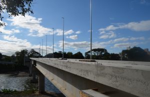 Em Tubarão, obras da passarela de concreto estão na reta final