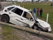 Motorista fica ferido ao bater em poste na SC-100, em Jaguaruna