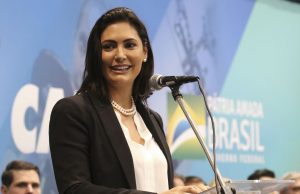 Michelle Bolsonaro testa positivo para covid-19