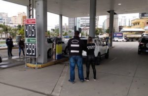 Procon fecha postos que vendiam combustíveis adulterados em Tubarão e Itapema