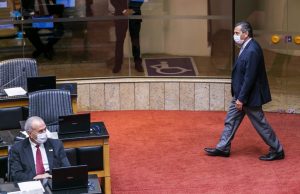 Alesc adia tramitação do impeachment contra o governador e a vice