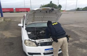 Veículo furtado em Tubarão é recuperado pela PRF na BR-101