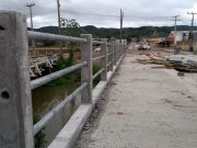 Estrutura da nova ponte sobre o Rio Corrêa, na rua Sílvio Búrigo, é concluída