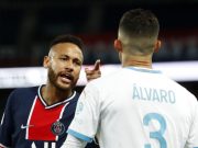 Neymar acusa zagueiro de racismo e conivência do juiz