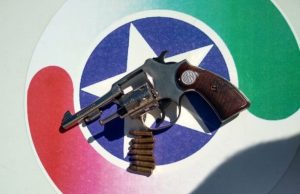 Laguna: Idoso de 72 anos atira na direção de vizinhos e é preso por tentativa de homicídio