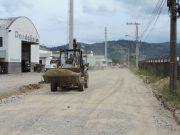4 ruas no bairro Humaitá de Cima são preparadas para receber asfalto