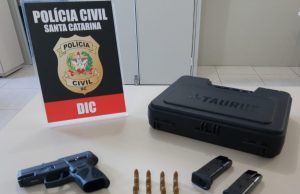 Foragidos são presos com arma de fogo e munições no bairro Caruru, em Tubarão