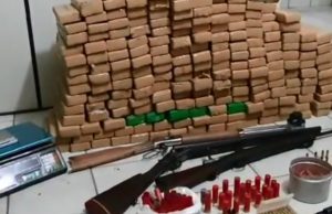 Vídeo: Candidata a vereadora é presa com 190 kg de maconha, armas e R$ 17 mil