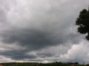 Terça-feira segue com tempo nublado e temperatura fica mais amena na região