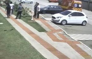 Criança de 2 anos cai do 4º andar de bloco residencial de Laguna