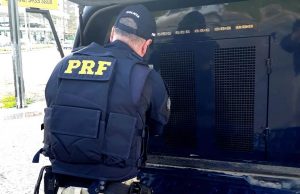 Homicida condenado é preso com CNH falsa na BR-101, em Tubarão