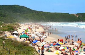Novo decreto pretende evitar aglomerações, principalmente na Praia do Rosa
