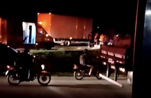 Policial militar é atropelado na BR-101, em Imbituba, após trio furar bloqueio