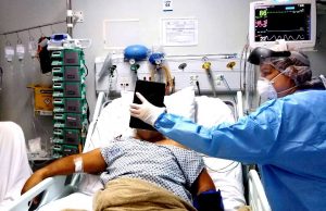 Covid-19: Paciente acorda de coma na UTI em hospital de SC ao ouvir familiares em videochamada