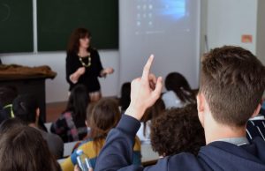 Aulas presenciais reiniciam a partir do próximo mês, determina MEC