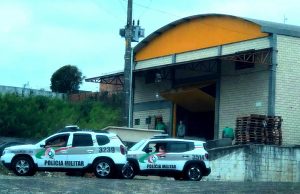 Galpão alugado em Içara pode ter sido usado por quadrilha que invadiu Banco do Brasil em Criciúma