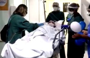 Covid: Idoso de 71 anos recebe alta da UTI do HNSC, em Tubarão, após 21 dias