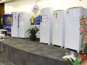 Em Tubarão, famílias de baixa renda têm direito a chuveiros, lâmpadas e refrigeradores novos