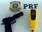 Simulacro de pistola é apreendido com motorista embriagado na BR-101, em Tubarão