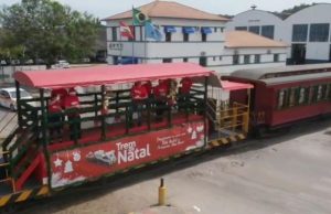 Trem de Natal da FCT faz alegria da criançada em cidades da Amurel