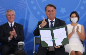 Governo federal destina R$ 20 bi para vacinação da população contra covid-19