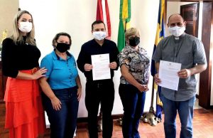 Capivari de Baixo assina repasse para instituições sociais