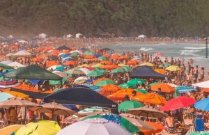 SC tem risco de aumento de casos e mortes por Covid-19 e falta de leitos após aglomerações de fim de ano