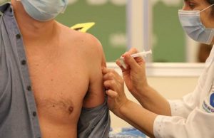 Senadores defendem prisão para quem furar fila da vacina