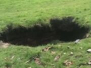 Buraco se abre em cemitério com 80 mil corpos enterrados