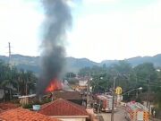 Casa é destruída pelo fogo no bairro São Francisco de Assis, em BN