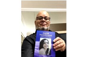 Tubaronense escreve livro inspirado na luta, de 21 anos, da esposa contra o câncer