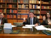 Bolsonaro zera impostos sobre o diesel e gás de cozinha