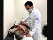 Prefeito Dr. Vicente atende pacientes para suprir falta de médicos