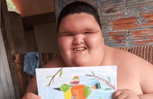 Criança de 10 anos com 200 Kg luta para ficar viva em SC