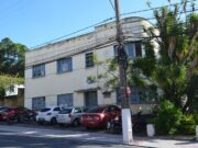 Antes delegacia, hoje ocupado por moradores de rua; cessão do imóvel é rediscutida em Tubarão