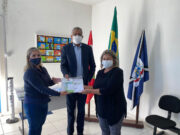 O Impacto dos resíduos sólidos na natureza é abordado em material didático disponibilizado pela empresa Tubarão Saneamento