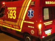 Após ser ameaçado com arma de fogo, segurança do posto Fratelle em fuga cai de 8 metros de altura, em Tubarão