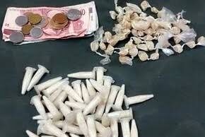 Polícia apreende uma adolescente de 16 anos com drogas e dinheiro, em Tubarão