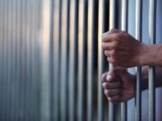 Dois homens que assaltaram e esfaquearam 25 vezes mulher trans são condenados, em Içara