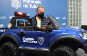 Guarda Municipal recebe mini viatura para educação infantil no trânsito