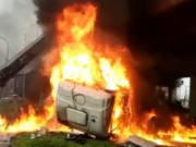 Caminhão despenca de viaduto, pega fogo e explode em SC