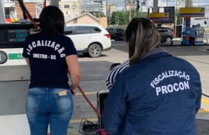 Procon acompanha Inmetro durante fiscalização em postos de combustíveis