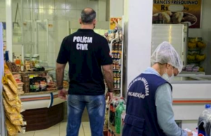 Polícia apreende 900 kg de carne imprópria em supermercados de Tubarão