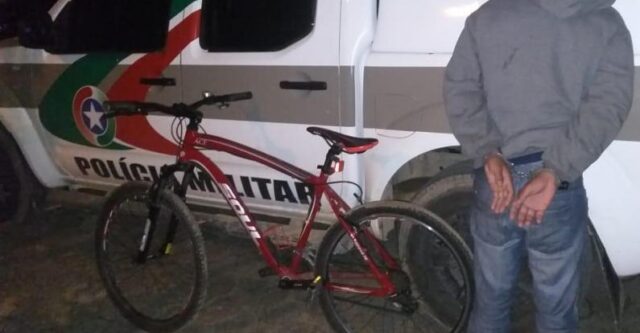 policia-militar-de-garopaba-recupera-bicicleta-furtada-no-campo-d-una-1562346843~2